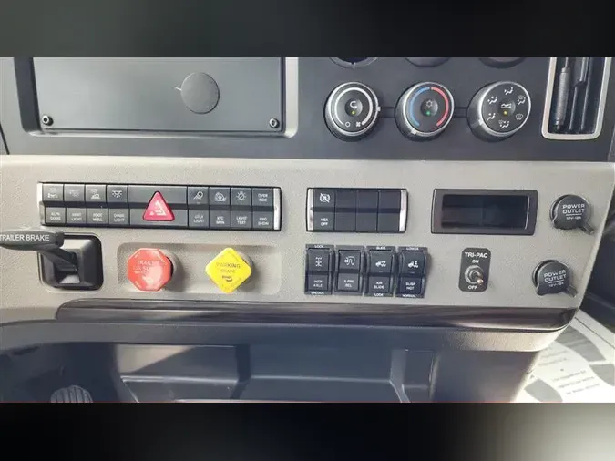 2020 FREIGHTLINER CA126