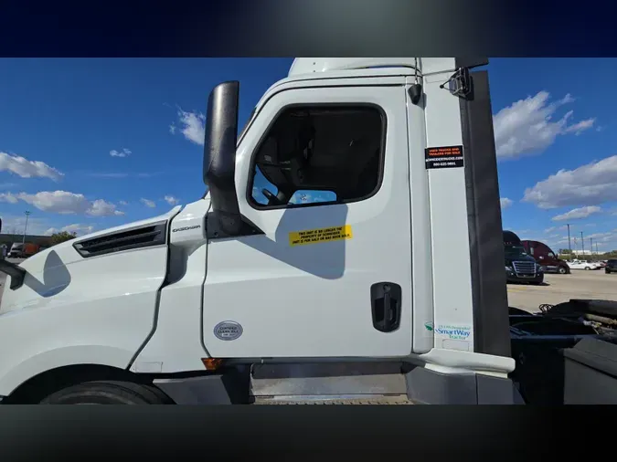 2020 Freightliner Cascadia 126