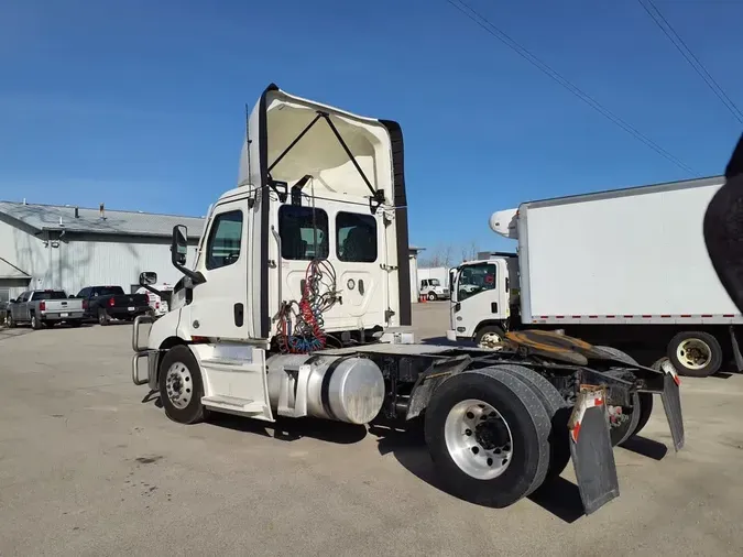 2021 FREIGHTLINER/MERCEDES CASCADIA PX11642ST