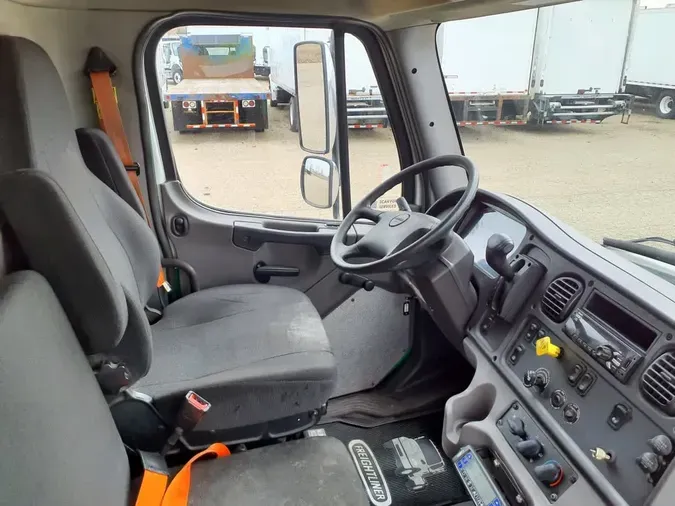 2020 FREIGHTLINER/MERCEDES M2 106