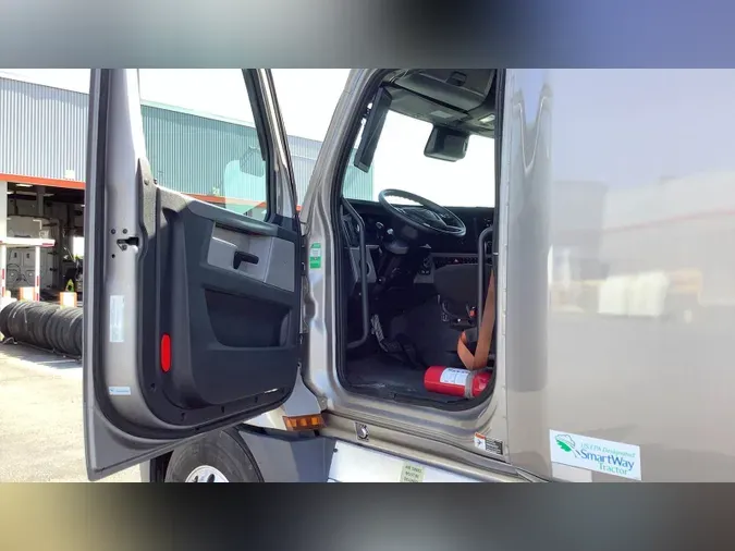 2022 Freightliner Cascadia 126