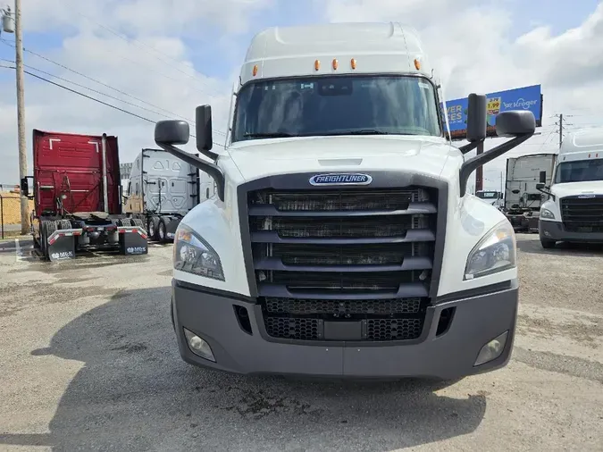 2021 FREIGHTLINER CASCADIA CA126