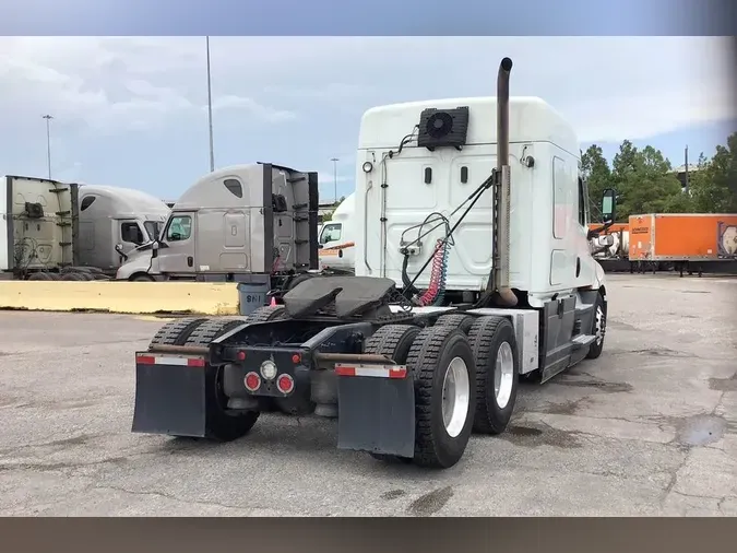 2021 Freightliner Cascadia 126