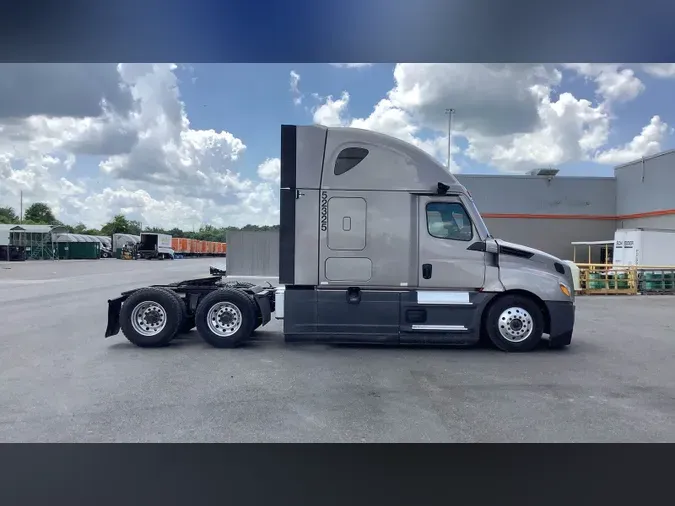 2022 Freightliner Cascadia 126