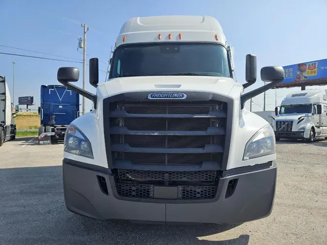 2021 FREIGHTLINER Cascadia 126