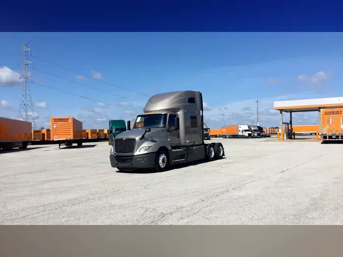 2022 International LT