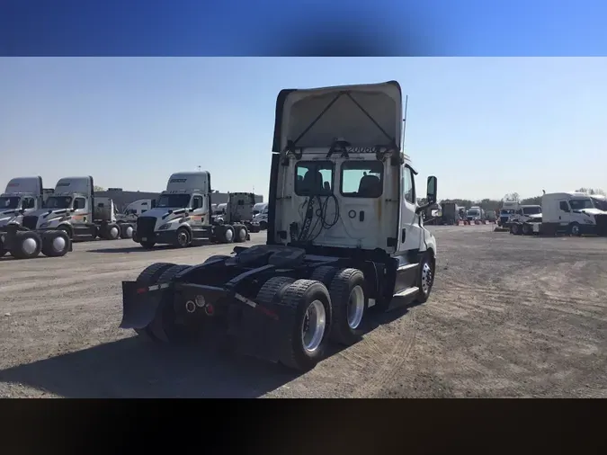 2020 Freightliner Cascadia 126