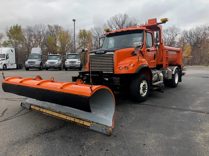 2012 Freightliner M2106V