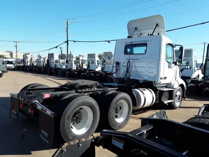 2019 VOLVO VNL64T-300