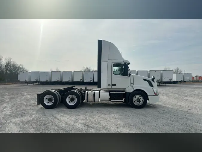 2015 Volvo VNL300