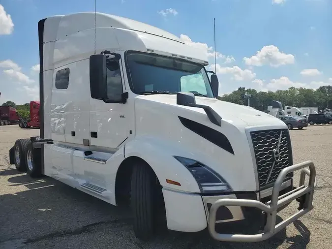 2022 VOLVO VNL64T740