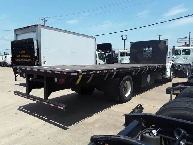 2017 FREIGHTLINER M2 106