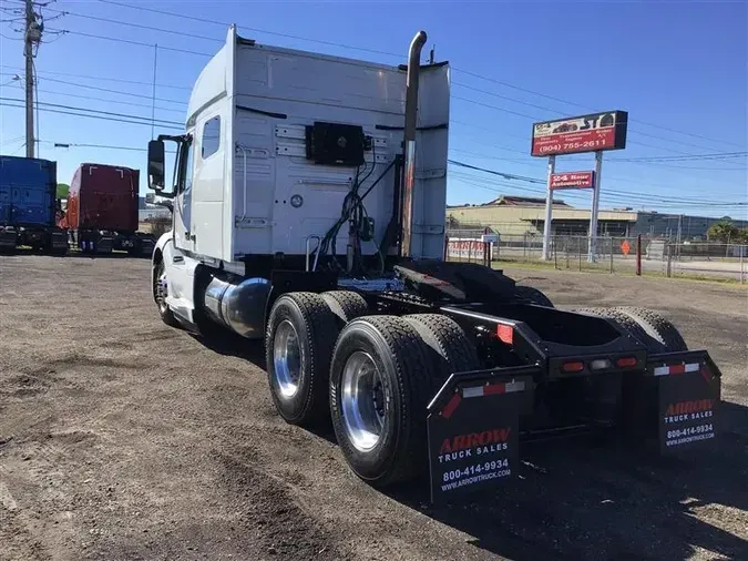 2021 VOLVO VNL740