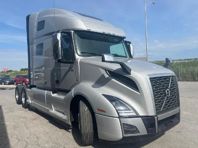 2022 VOLVO VNL64T760
