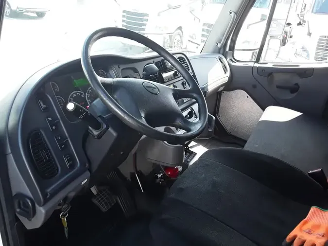 2018 FREIGHTLINER M2 106