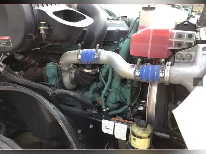 2024 VOLVO VNL64T860