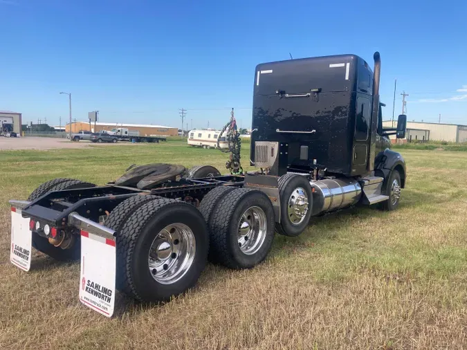 2021 Kenworth T880