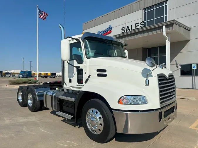 2018 MACK CXU613