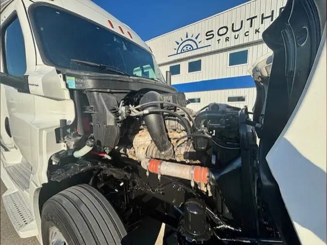 2020 Freightliner Cascadia 126