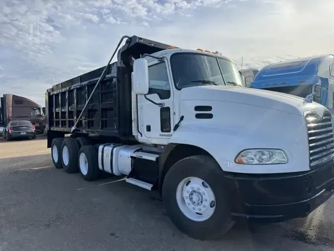 2017 MACK PINNACLE CXU612296c7d834e8290c7a777aee15053d3b6