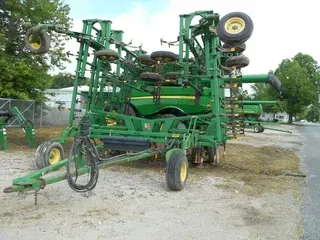 2004 John Deere 2210