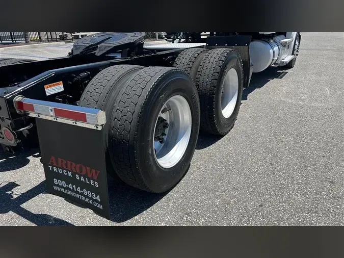 2019 FREIGHTLINER CA126