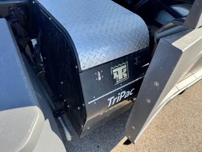 2021 FREIGHTLINER CASCADIA CA126