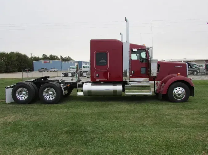 2026 Kenworth W900L