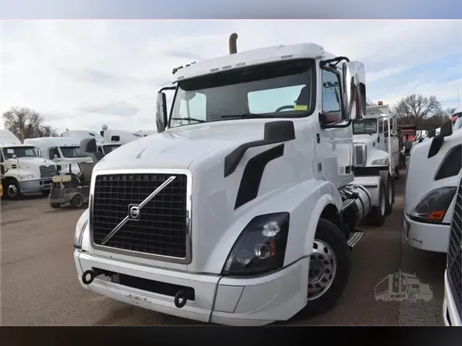 2018 VOLVO VNL64T300