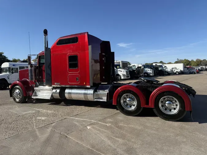 2021 Kenworth W900