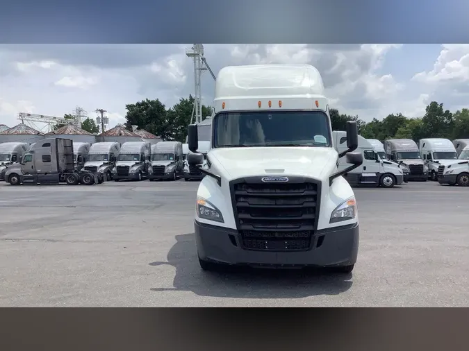 2020 Freightliner Cascadia 126