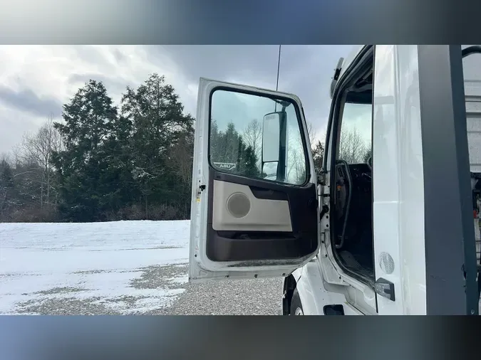 2018 Volvo VNL300