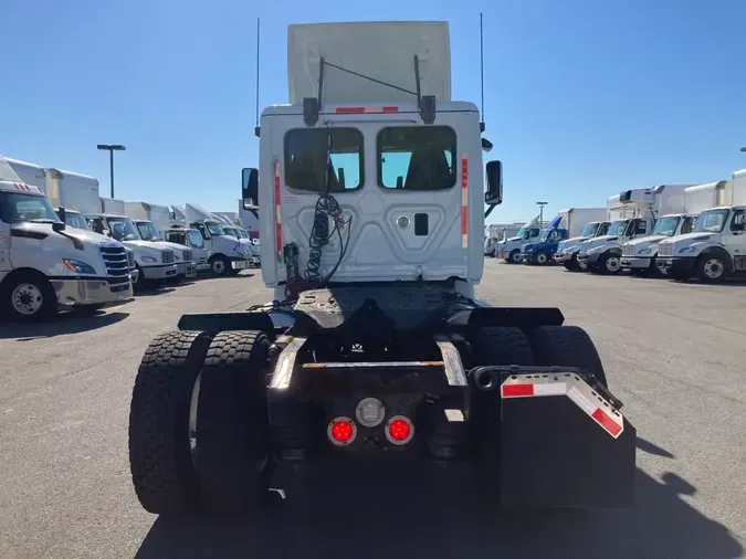 2016 FREIGHTLINER/MERCEDES CASCADIA 113