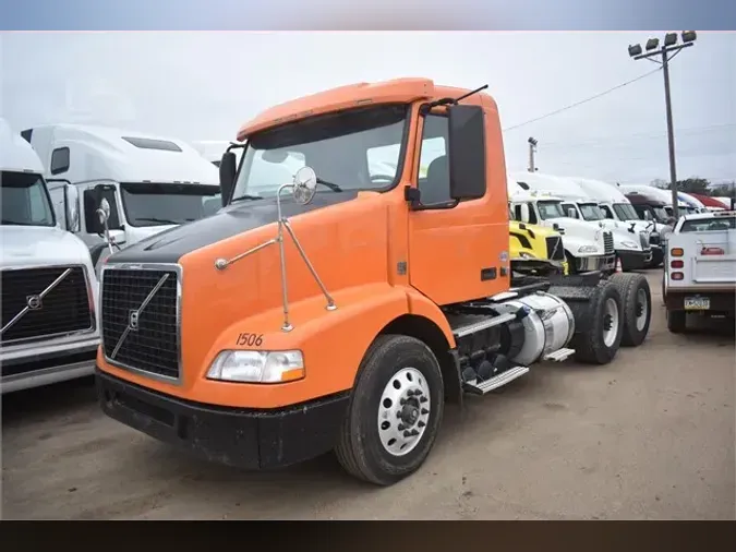 2015 VOLVO VNM64T2002986f7fb65bf77da28523d565581c9d9