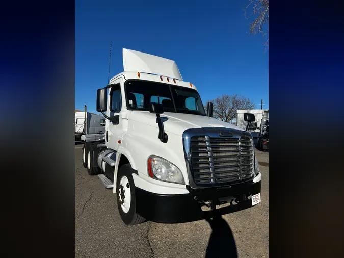 2015 FREIGHTLINER/MERCEDES CASCADIA 125