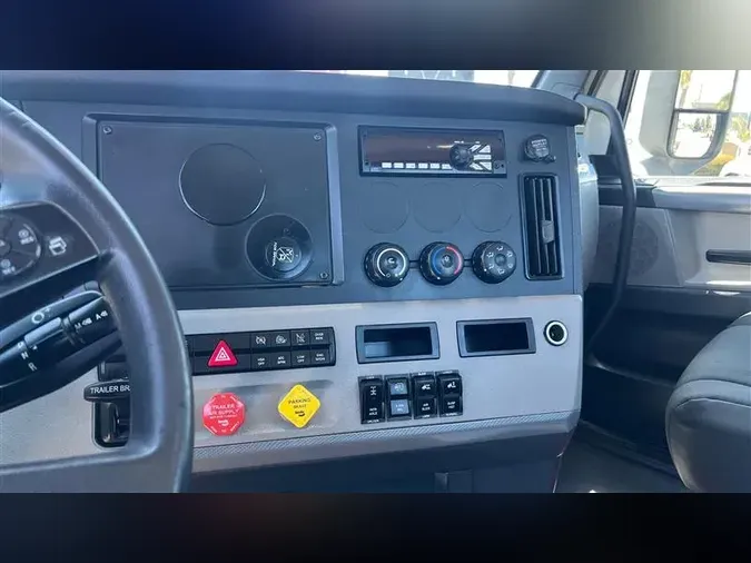 2019 FREIGHTLINER CA126