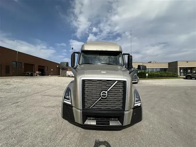 2021 VOLVO VNL760