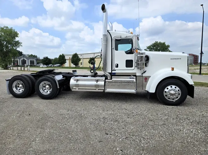 2026 Kenworth W900L2995d6978e04299ee07b96ba5958f030