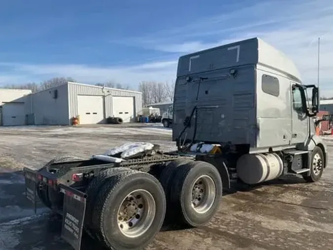 2022 VOLVO VNL740