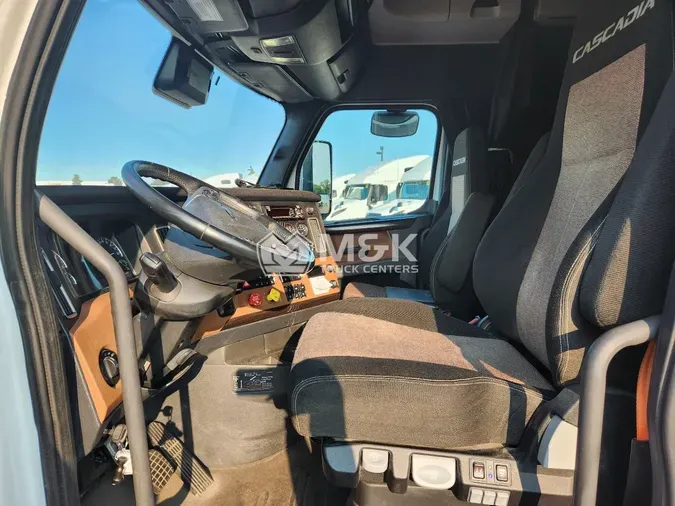 2020 FREIGHTLINER Cascadia 126