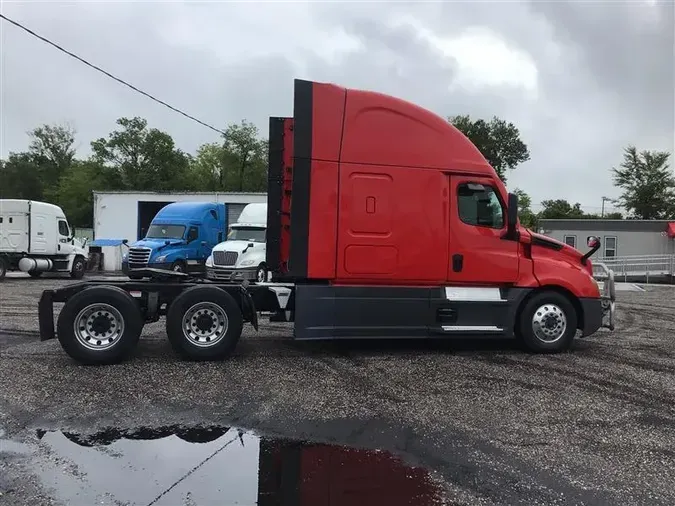 2021 FREIGHTLINER CASCADEVO1