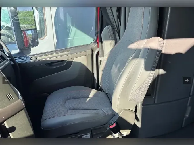 2025 VOLVO VNL64T86029a1a8fd6d0f81031ae2a7a2b30535f5