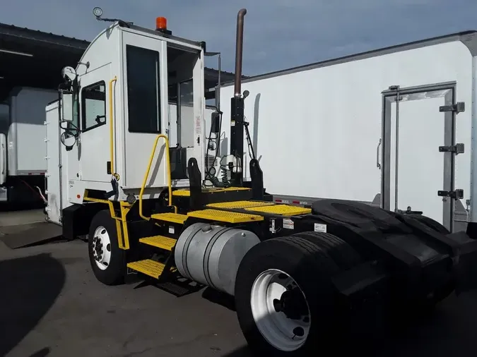 2019 AUTOCAR YARD TRACTOR
