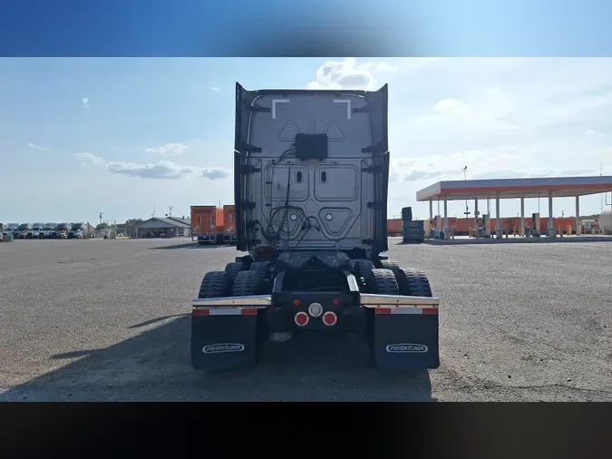 2023 Freightliner Cascadia 126