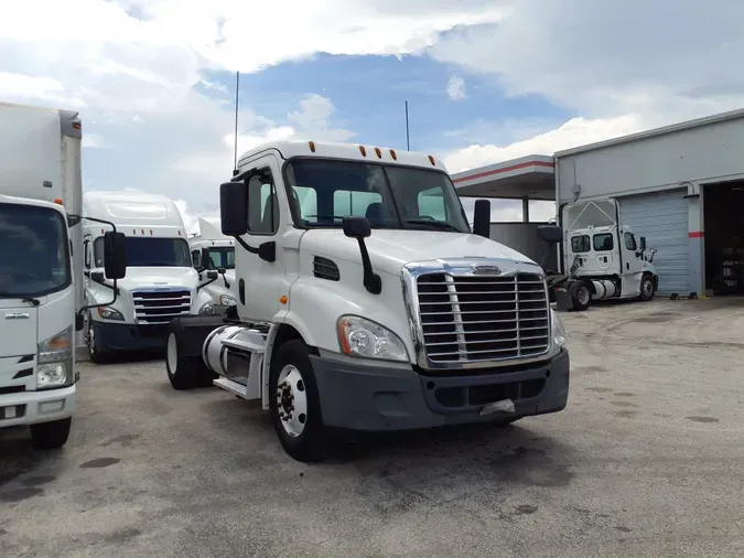 2016 FREIGHTLINER/MERCEDES CASCADIA 113