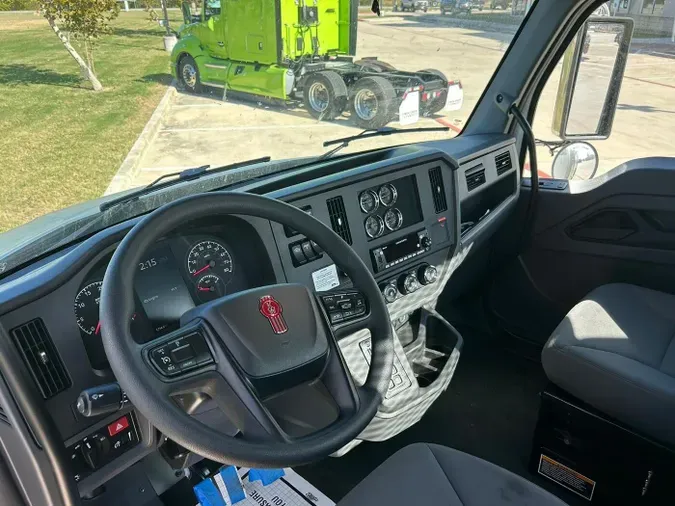 2025 Kenworth T280