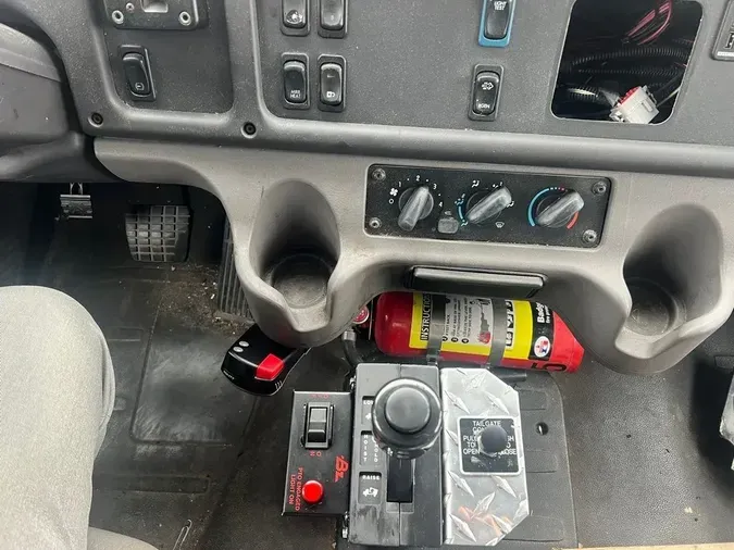 2018 Freightliner M2 106