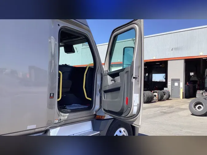 2024 Freightliner Cascadia 126