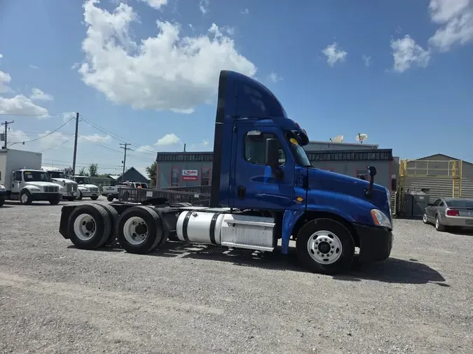 2020 FREIGHTLINER/MERCEDES CASCADIA 12529c47487c0c474d7c329ecf2b07a4754