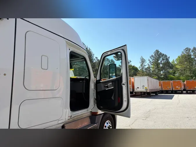 2021 Freightliner Cascadia 126